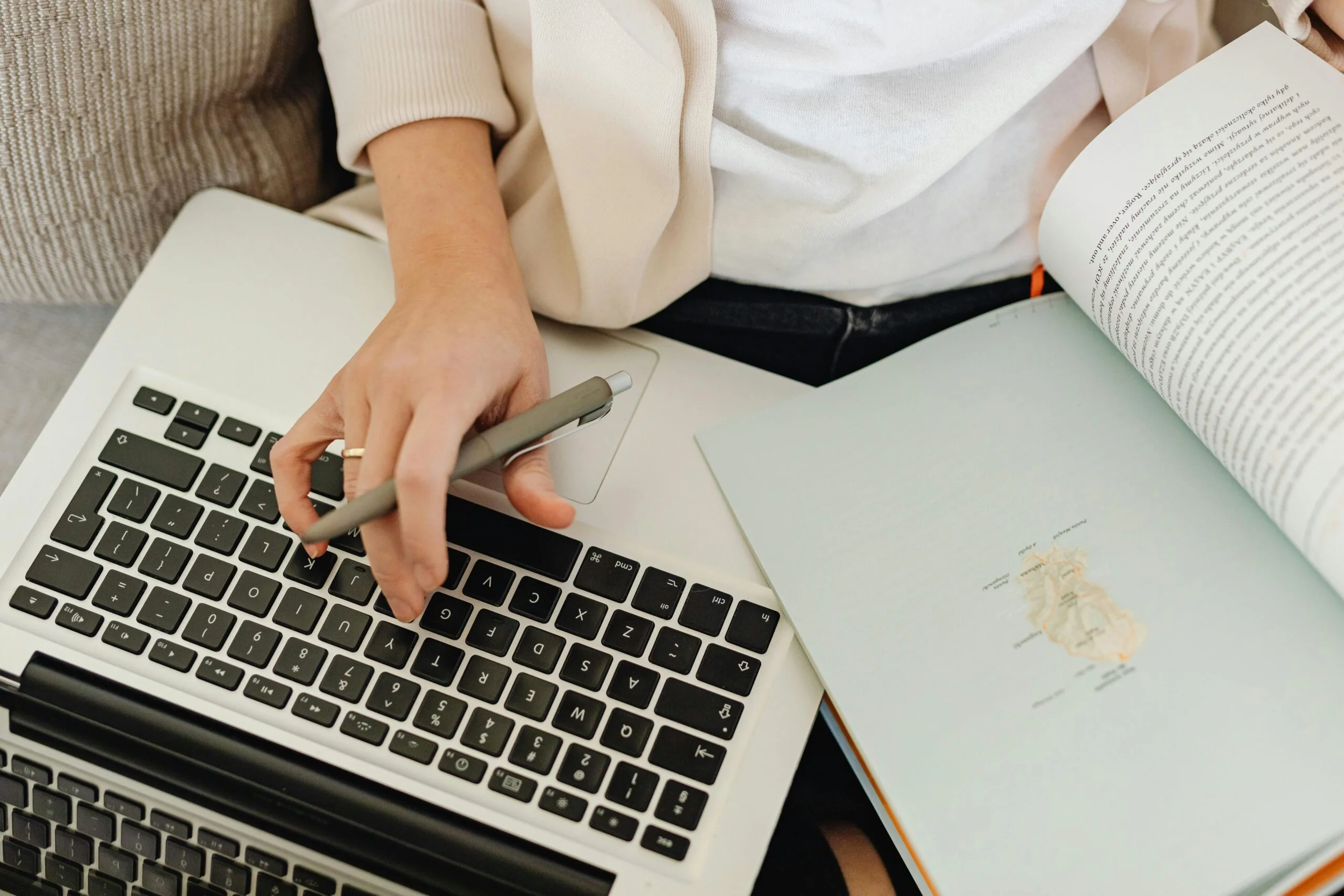 Beginner guide to starting a blog and earning money online from home